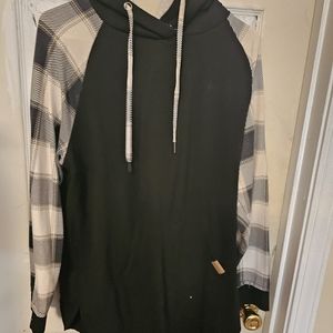 Maurices Size 0 Black and White Sweater